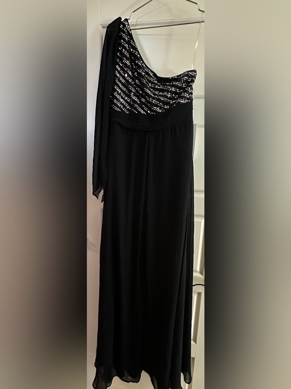Elegant Black Women's Evening Dress - Classic Black